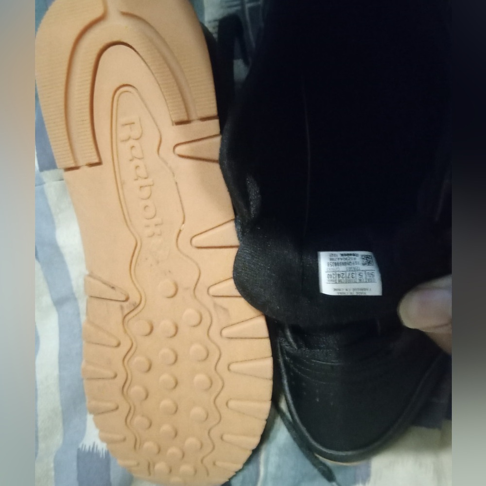 Black Reebok sneakers - Picture 3 of 4